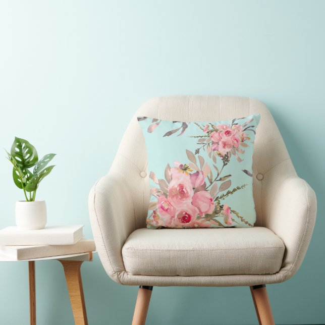 Blush roze bloemen op lichtblauw kussen (Stoel)