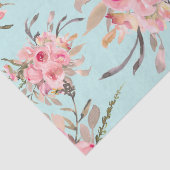Blush roze bloemen op lichtblauw tissuepapier (Detail)