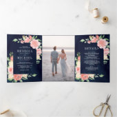 Blush roze bloemenbloesem foto marineblauw bruilof drieluik uitnodiging (Binnen)