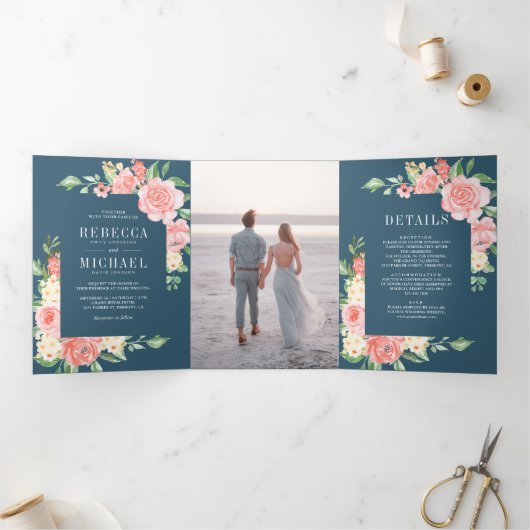 Blush roze bloemenbloesem foto stoffige blauwe bru drieluik uitnodiging (Binnen)