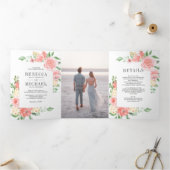 Blush roze bloemenbloesem Roos tuin foto bruiloft Drieluik Uitnodiging (Binnen)