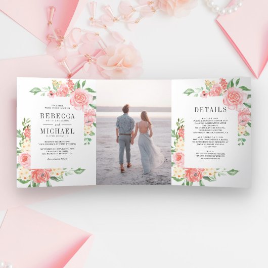 Blush roze bloemenbloesem Roos tuin foto bruiloft Drieluik Uitnodiging