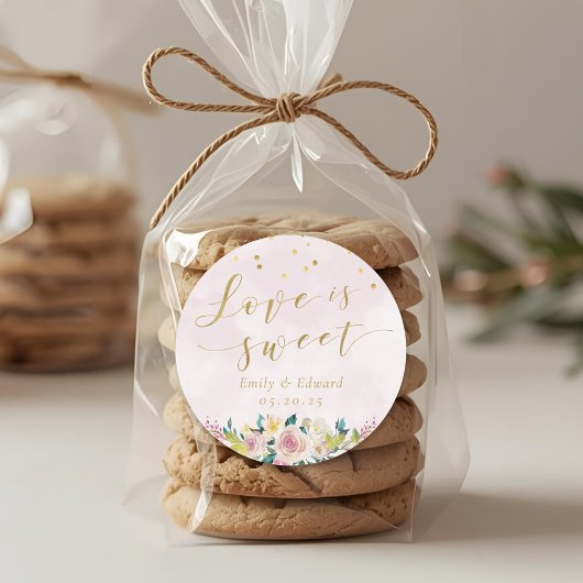 Blush roze bloemenbruiloft gunst liefde is zoet ronde sticker
