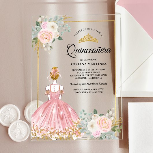 Blush roze bloemenjurk Princess Gold Quinceanera Acryl Uitnodigingen