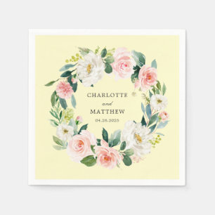 Blush roze bloemenkrans op geel servet