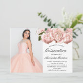 Blush roze bloemenquinceanera foto uitnodiging (Staand voorkant)