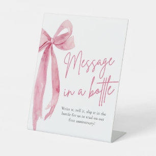 Blush roze boog bericht in een fles teken spel reclamebord met voetstuk
