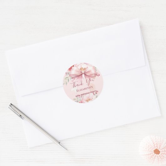 Blush roze boog bloemen dank je verjaardag ronde sticker (Envelop)