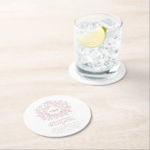 Blush roze cirkel blad tekening monogram bruiloft ronde kartonnen onderzetter (Insitu)