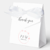 Blush Roze Eenvoudige Hart Krans Monogram Huwelijk Bedankdoosjes (Voorkant)