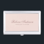 Blush roze elegant calligrafie script font visitekaarthouder<br><div class="desc">Elegant visitekaartje houder met jouw naam in een elegant lettertype met kalligrafie met de titel hieronder op een wazige roze achtergrond</div>