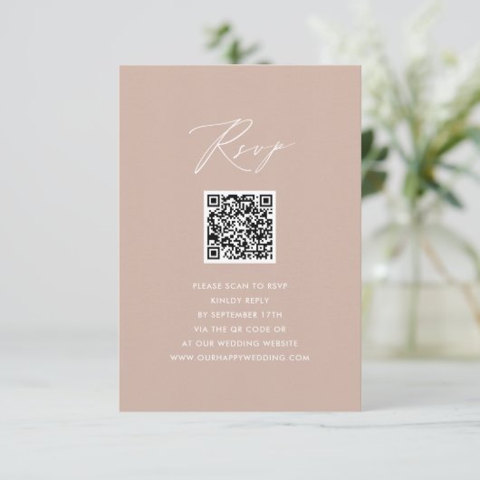 Blush Roze Elegant Script Eenvoudige QR Bruiloft R RSVP Kaartje (Staand voorkant)