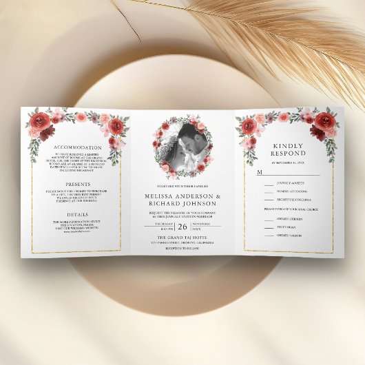 Blush Roze en Bourgondische Bloemen Alles in een b Drieluik Uitnodiging