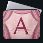 Blush roze en Bourgondische gordijnen Monogram Naa Laptop Sleeve<br><div class="desc">Blush Pink en Bourgondische gordijnen Girly Sparkle Monogram Hoesje. Dit hoesje kan worden aangepast om uw initiaal en voornaam op te nemen.</div>