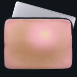 Blush roze en bruine gradiënt laptop sleeve<br><div class="desc">Gradiëntontwerp - aura-effect - bruin,  wazige roze,  roombeige.</div>