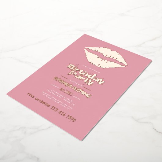Blush Roze en Roos Gold Lips Birthday Folie Uitnodiging (Gedraaid)