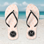 Blush Roze en Zwart Marokkaans Quatrefoil Monogram Teenslippers<br><div class="desc">Aangepast gedrukte flip flop sandalen met een stijlvol Marokkaans quatrefoliepatroon en uw aangepast monogram of andere tekst in een cirkelvormig lijst. Klik aanpassen het om tekstdoopvonten en kleuren te veranderen of uw eigen afbeeldingen toe te voegen om unieke één van een soortontwerp te creëer!</div>