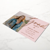 Blush Roze Foto Afstudeerder Party Folie Folie Uitnodiging (Gedraaid)