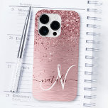 Blush Roze geborsteld metaal Glitter Monogram Naam Case-Mate iPhone 14 Pro Hoesje<br><div class="desc">Pas dit trendy chassis voor telefoongesprekken eenvoudig aan met een  zwarte roze mousserende glitter op een lichtroze,  geborstelde metalen achtergrond.</div>
