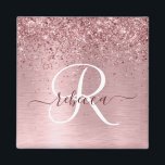 Blush Roze geborsteld metaal Glitter Monogram Naam Magneet<br><div class="desc">Pas dit trendy chic magnet-ontwerp eenvoudig aan met een  zwarte roze mousserende glitter op een lichtroze geborstelde metalen achtergrond.</div>