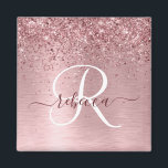 Blush Roze geborsteld metaal Glitter Monogram Naam Magneet<br><div class="desc">Pas dit trendy chic magnet-ontwerp eenvoudig aan met een  zwarte roze mousserende glitter op een lichtroze geborstelde metalen achtergrond.</div>