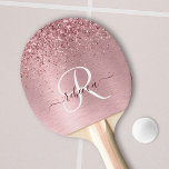 Blush Roze geborsteld metaal Glitter Monogram Naam Tafeltennisbatje<br><div class="desc">Pas dit trendy kikkerroze pingpaddle-ontwerp eenvoudig aan met een  zwarte roze mousserende glitter op een blote roze metalen achtergrond.</div>