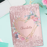 Blush roze glitter floral monogram naam iPad pro cover<br><div class="desc">Een lichtroze metalen achtergrond. Faux glitterdruppels,  verfdruppels zien er als decoratie uit. Een gouden hart versierd met roze bloemen. Pas een naam aan en voeg deze toe. De naam wordt geschreven een modern donker roos gouden kleurig handgeschreven schrift met letters.</div>