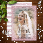 Blush roze glitter foto Sweet 16 party Kaart<br><div class="desc">,  modern,  (faux) glitter fotosjabloon ontwerp voor deze ,  trendy feestelijke uitnodigingen alleen voor haar.</div>