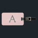 Blush roze grijze meisjesmonogram Naam Modern Bagagelabel<br><div class="desc">Blush Pink and Grey Monogram Voeg je eigen naam Script Bagagetas Label De tas label maakt de perfecte lieve 16 jarige,  bruiloft,  vrijgezellenfeest,  baby shower of vrijgezellenfeest cadeau voor iemand het versieren van haar kamer in stijl.</div>