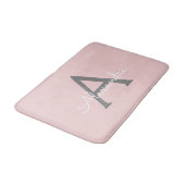 Blush roze grijze moderne meisjesmonogram badmat (Gekanteld)