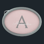 Blush roze grijze moderne meisjesmonogram gesp<br><div class="desc">Blush Pink and Grey Simple Script Monogram Naam Belt Buckle. Dit maakt het perfecte afstuderen,  zoet 16 16th,  18th,  21st,  30th,  40th,  50th,  60th,  70th,  80th,  90th,  100th Birthday,  bruiloft,  vrijgezellenfeest,  jubileum,  baby shower of vrijgezellenfeest cadeau voor iemand die houdt van glamoureuze luxe en chique stijlen.</div>