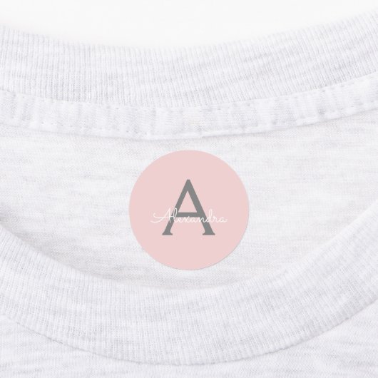 Blush roze grijze moderne meisjesmonogram labels (Aangebracht)