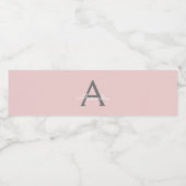 Blush roze grijze moderne meisjesmonogram waterfles etiket (Enkel label)