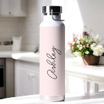 Blush roze handgeschreven tekst legant waterfles<br><div class="desc">Blush Pink Elegant Water Bottle met de optie om naam toe te voegen met prachtige kalligrafische tekst. Meer producten met dit ontwerp staan in het collectie hieronder.</div>