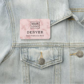 Blush roze marmer aangepaste voornaam logo en tite naamplaatje (In situ)