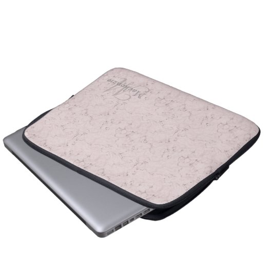 Blush roze marmer monogram Aangepaste naam Laptop Sleeve (Voorkant onderkant)