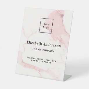 Blush roze marmer naam titel elegant business logo reclamebord met voetstuk