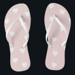 Blush roze met witte harten teenslippers<br><div class="desc">NewParkLane - Teenslippers,  met een schattig patroon van handgetekende kleine witte harten. Een schattig ontwerp voor meisjes of voor een strandbruiloft. Bekijk dit collectie voor overeenkomende objecten. Ook verkrijgbaar in hot-roze.</div>