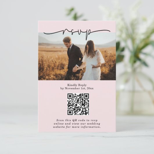 Blush Roze Minimalistisch Script QR-code Fotobruil RSVP Kaartje (Staand voorkant)