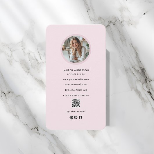 Blush roze minimalistische foto en QR-code Visitekaartje