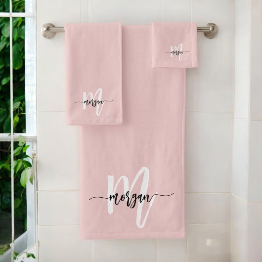 Blush roze moderne meisjesmonogram naam voor scrip bad handdoek