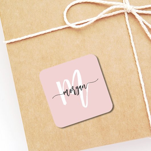 Blush roze moderne meisjesmonogram naam voor scrip vierkante sticker