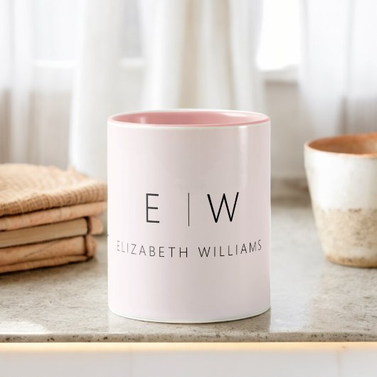 Blush Roze Moderne Minimalistische Monogram Naam Tweekleurige Koffiemok