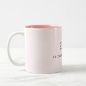 Blush Roze Moderne Minimalistische Monogram Naam Tweekleurige Koffiemok (Links)