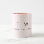 Blush Roze Moderne Minimalistische Monogram Naam Tweekleurige Koffiemok (Center)