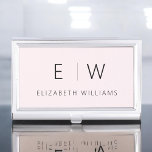 Blush Roze Moderne Minimalistische Monogram Naam Visitekaarthouder<br><div class="desc">Verhoog uw professionele afbeelding met onze Classic Elegant Modern Minimalist Monogram Business Card Holder. Dit zorgvuldig vervaardigde accessoire combineert naadloos tijdloze elegantie met hedendaags minimalisme, waardoor het een essentieel hulpmiddel is voor elke moderne professional. Ontworpen met precisie en nauwgezette aandacht voor detail, is deze smaakhouder meer dan alleen een praktisch...</div>