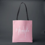 Blush roze moderne script persoonlijke bridesmaids tote bag<br><div class="desc">Voeg een persoonlijke aanraking toe aan uw bruiloft met een persoonlijke cadeaucanvas tas voor bruidsmeisjes. Deze canvas tas kenmerkt de gepersonaliseerde naam van de bridesmaid in witte moderne manuscriptdoopvontstijl en monogram in lichtroze moderne manuscriptdoopvontstijl als achtergrond met titel en trouwdatum in witte moderne sans serif doopvontstijl op stompe roze achtergrond....</div>