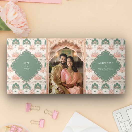 Blush Roze Pastel Groene Lotus Pond Indiase bruilo Drieluik Uitnodiging