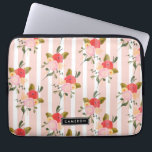 Blush roze pioenen en strepen gepersonaliseerd laptop sleeve<br><div class="desc">laptophoes met roze bloemen en streepjespatroon. Dit elegante patroon is ook verkrijgbaar in verschillende producten.</div>