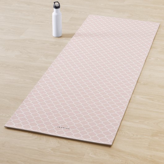 Blush roze Quatrefoil Patroon op maat gemaakt Yogamat (In situ)